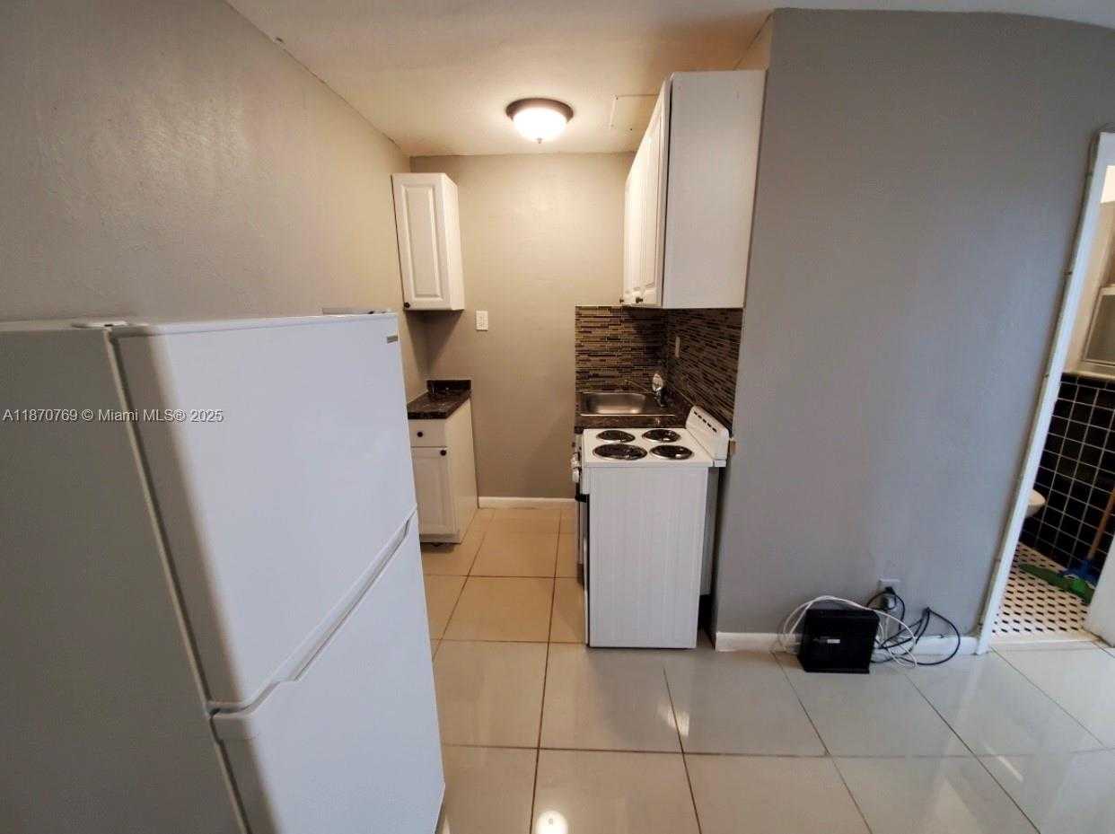 Small Image of 1719 LINCOLN ST #4, Hollywood Number 20