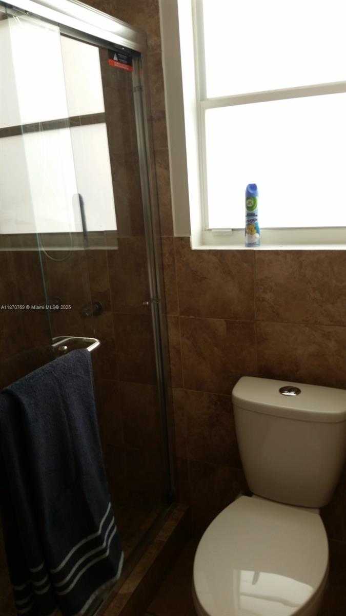 Small Image of 1719 LINCOLN ST #4, Hollywood Number 25