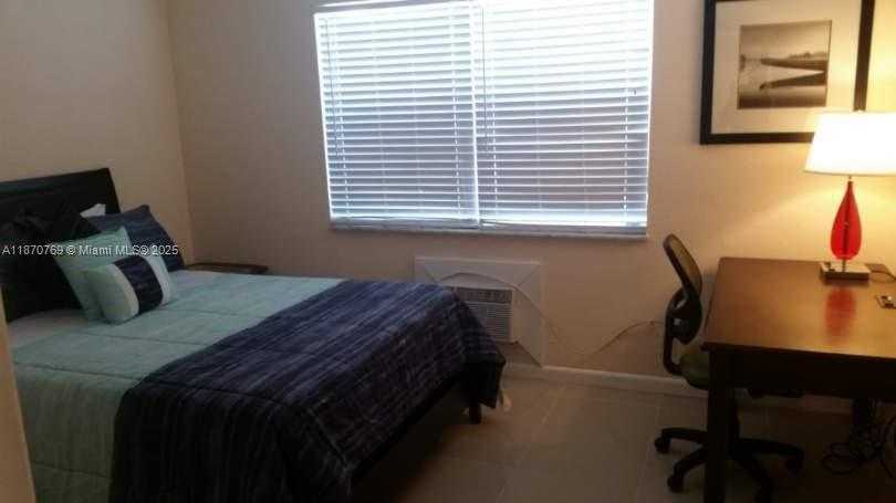 Small Image of 1719 LINCOLN ST #4, Hollywood Number 29