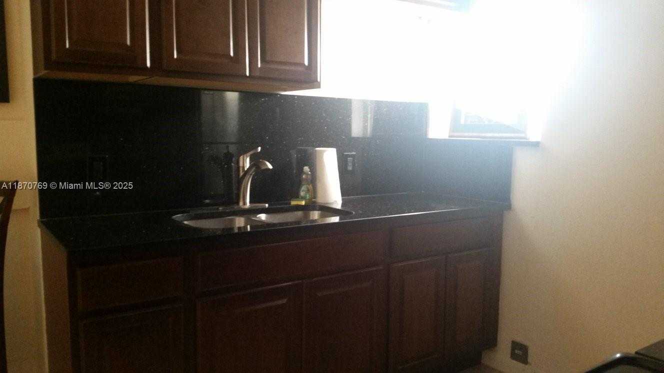 Small Image of 1719 LINCOLN ST #4, Hollywood Number 31