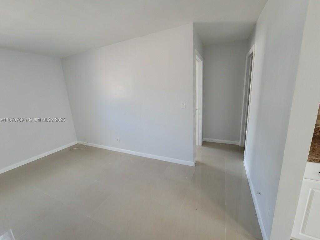 Small Image of 1719 LINCOLN ST #4, Hollywood Number 33