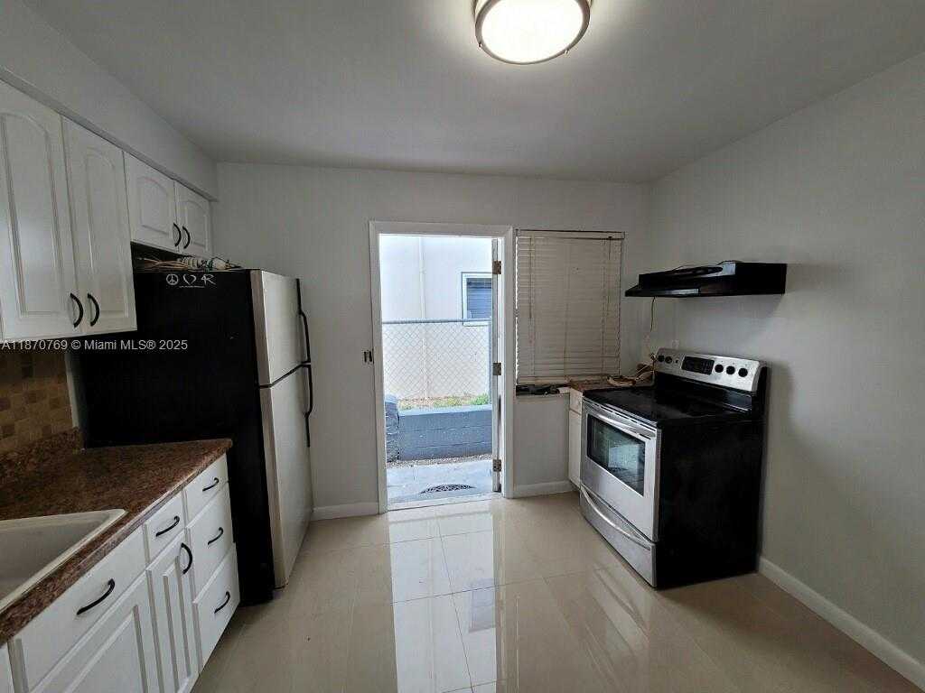 Small Image of 1719 LINCOLN ST #4, Hollywood Number 34