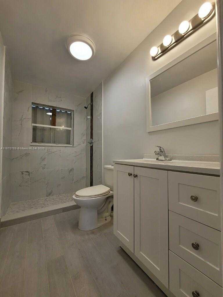 Small Image of 1719 LINCOLN ST #4, Hollywood Number 35