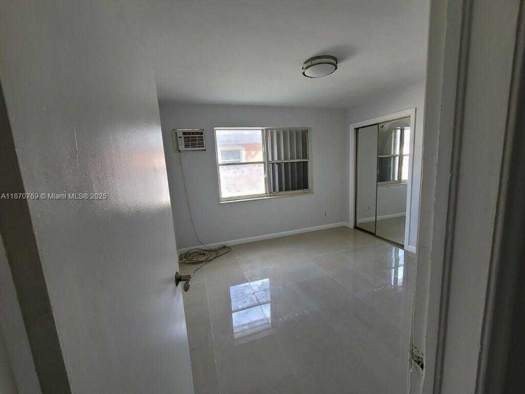 Small Image of 1719 LINCOLN ST #4, Hollywood Number 38