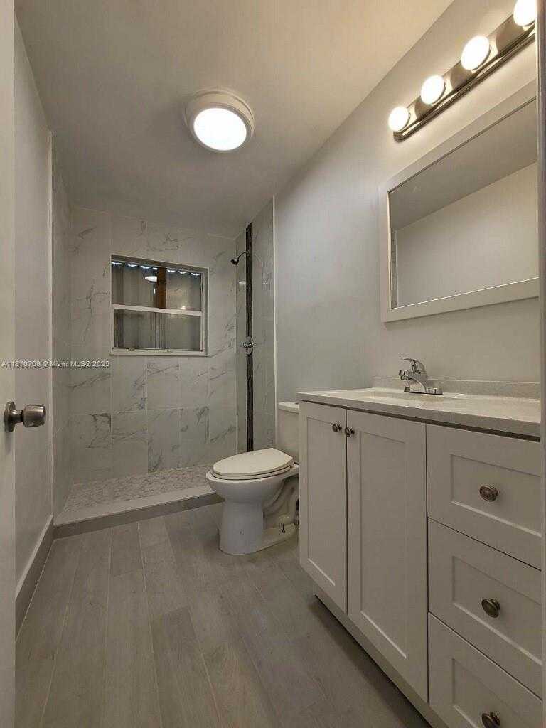 Small Image of 1719 LINCOLN ST #4, Hollywood Number 39