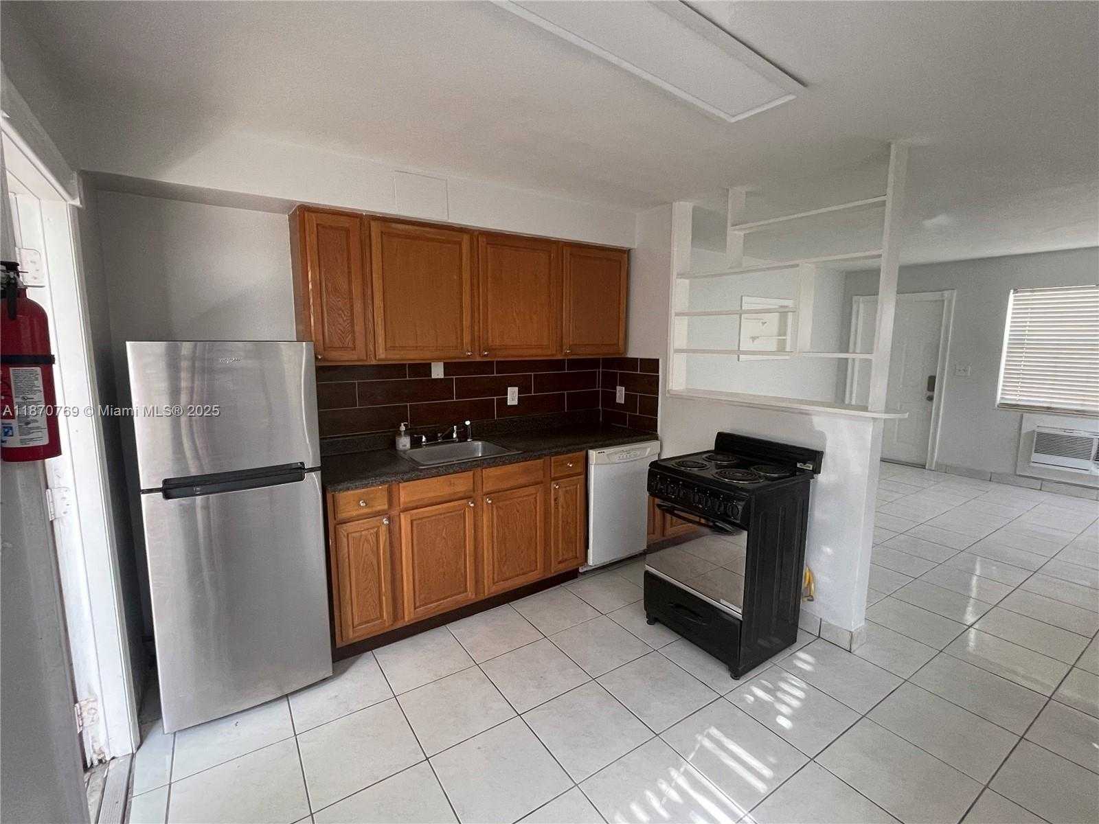 Small Image of 1719 LINCOLN ST #4, Hollywood Number 4