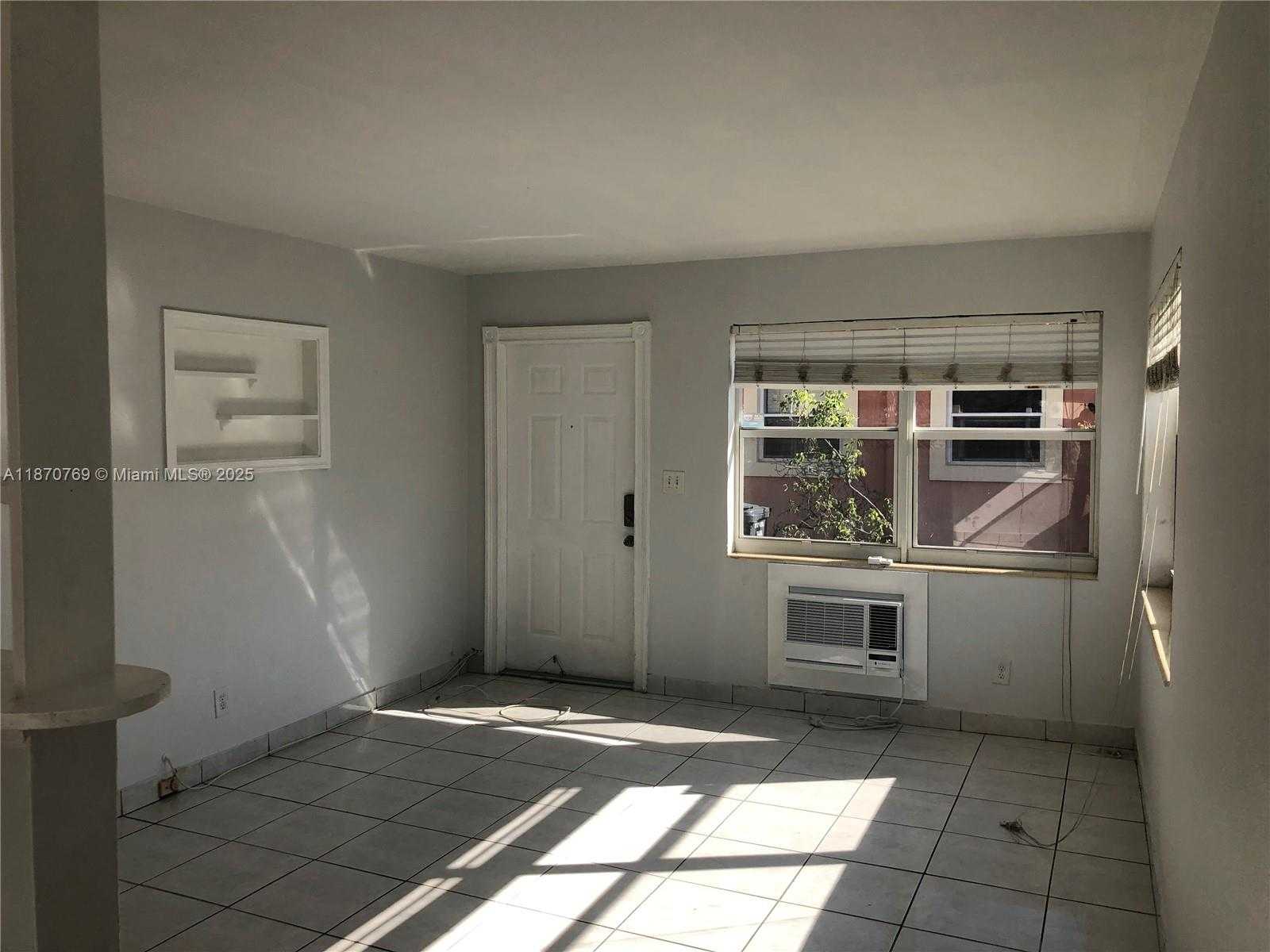 Small Image of 1719 LINCOLN ST #4, Hollywood Number 5