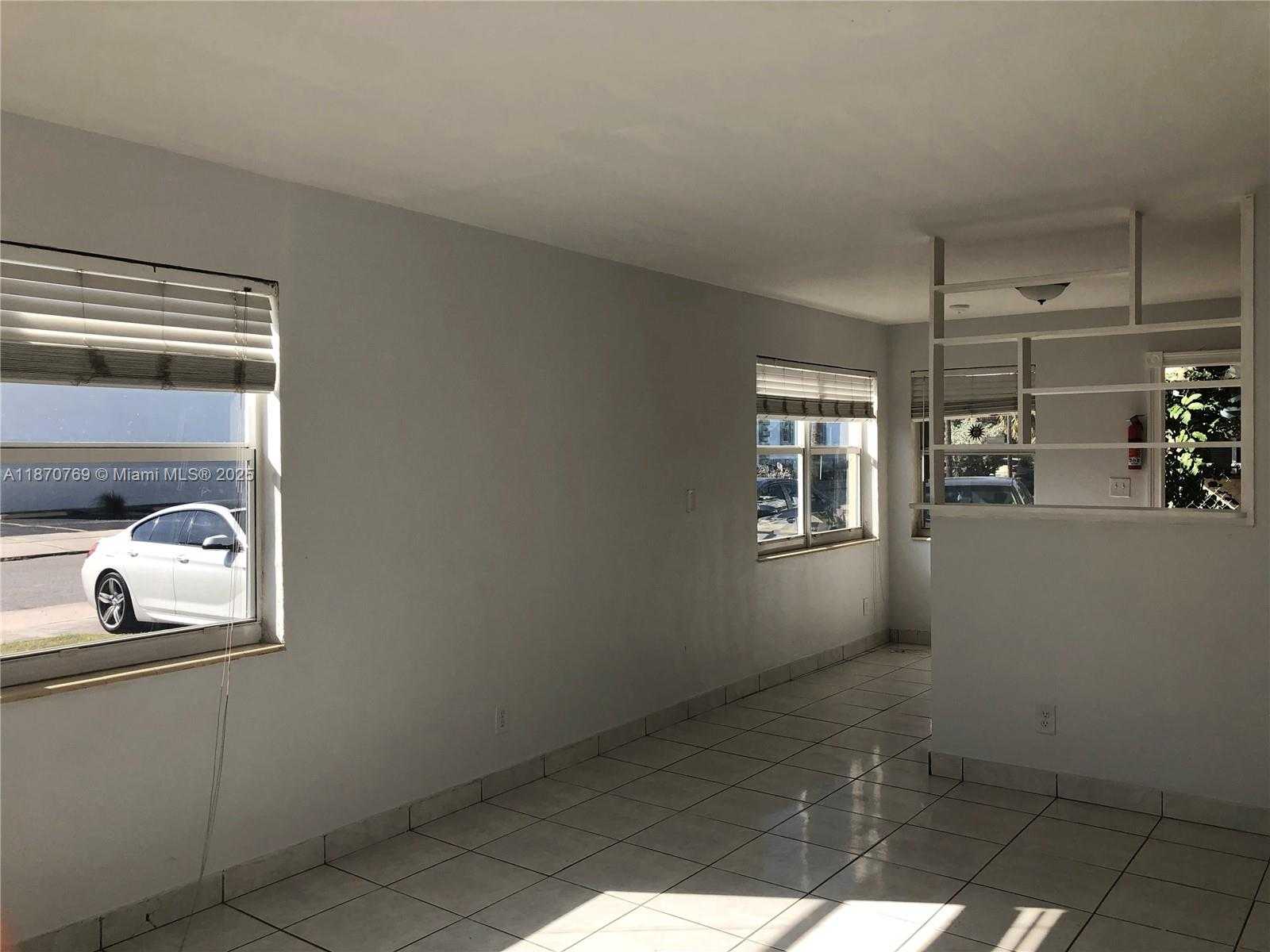 Small Image of 1719 LINCOLN ST #4, Hollywood Number 6