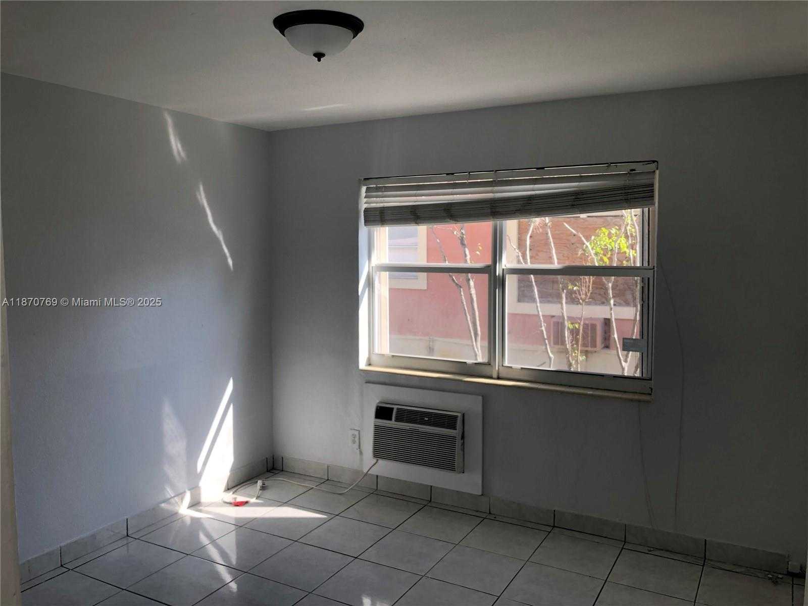 Small Image of 1719 LINCOLN ST #4, Hollywood Number 8