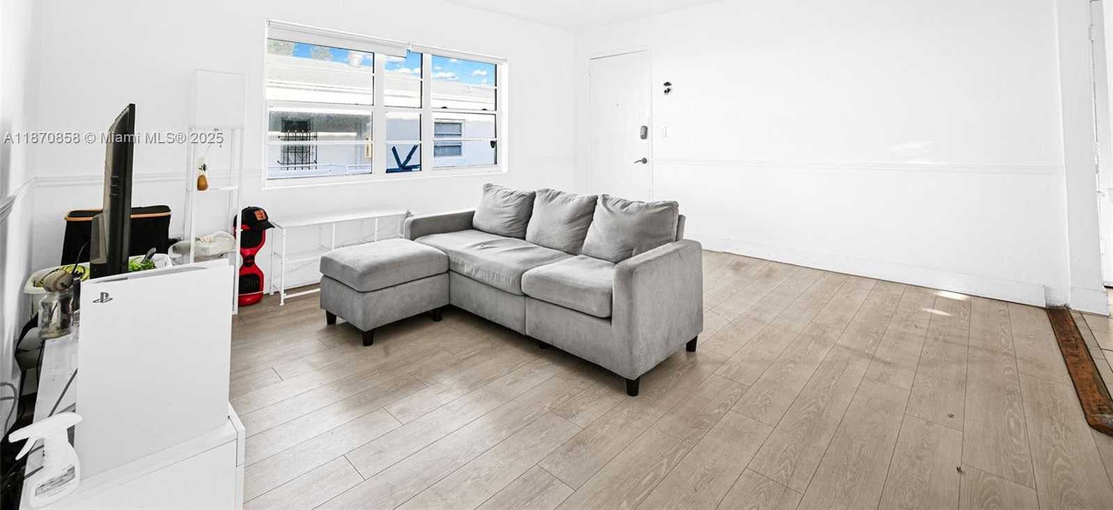 Small Image of 1784 MARSEILLE DR, Miami Beach Number 13