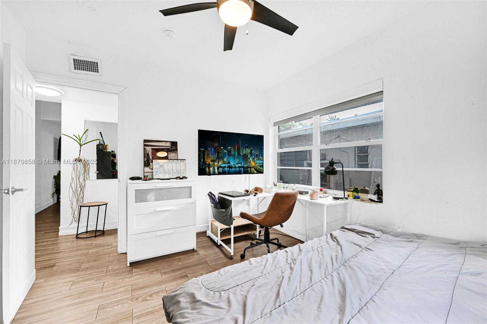 Small Image of 1784 MARSEILLE DR, Miami Beach Number 19