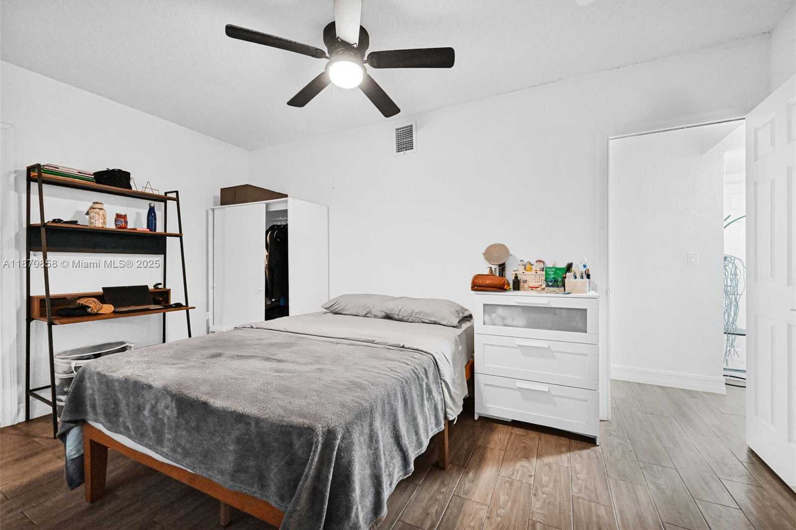 Small Image of 1784 MARSEILLE DR, Miami Beach Number 24