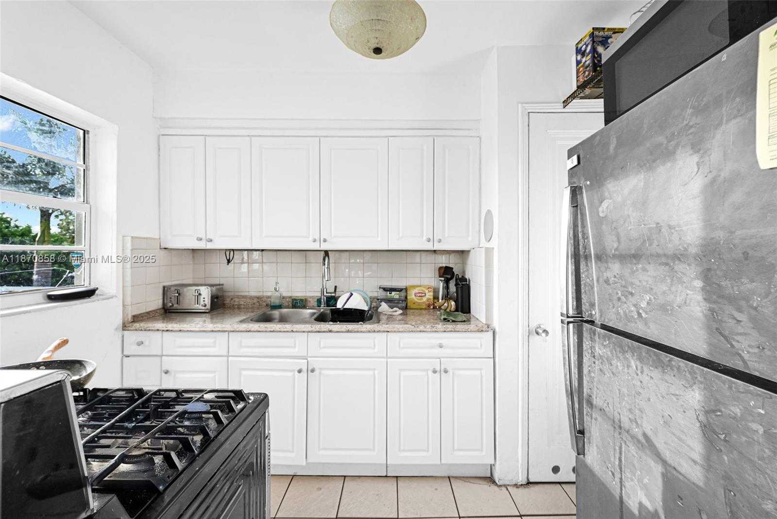 Small Image of 1784 MARSEILLE DR, Miami Beach Number 28