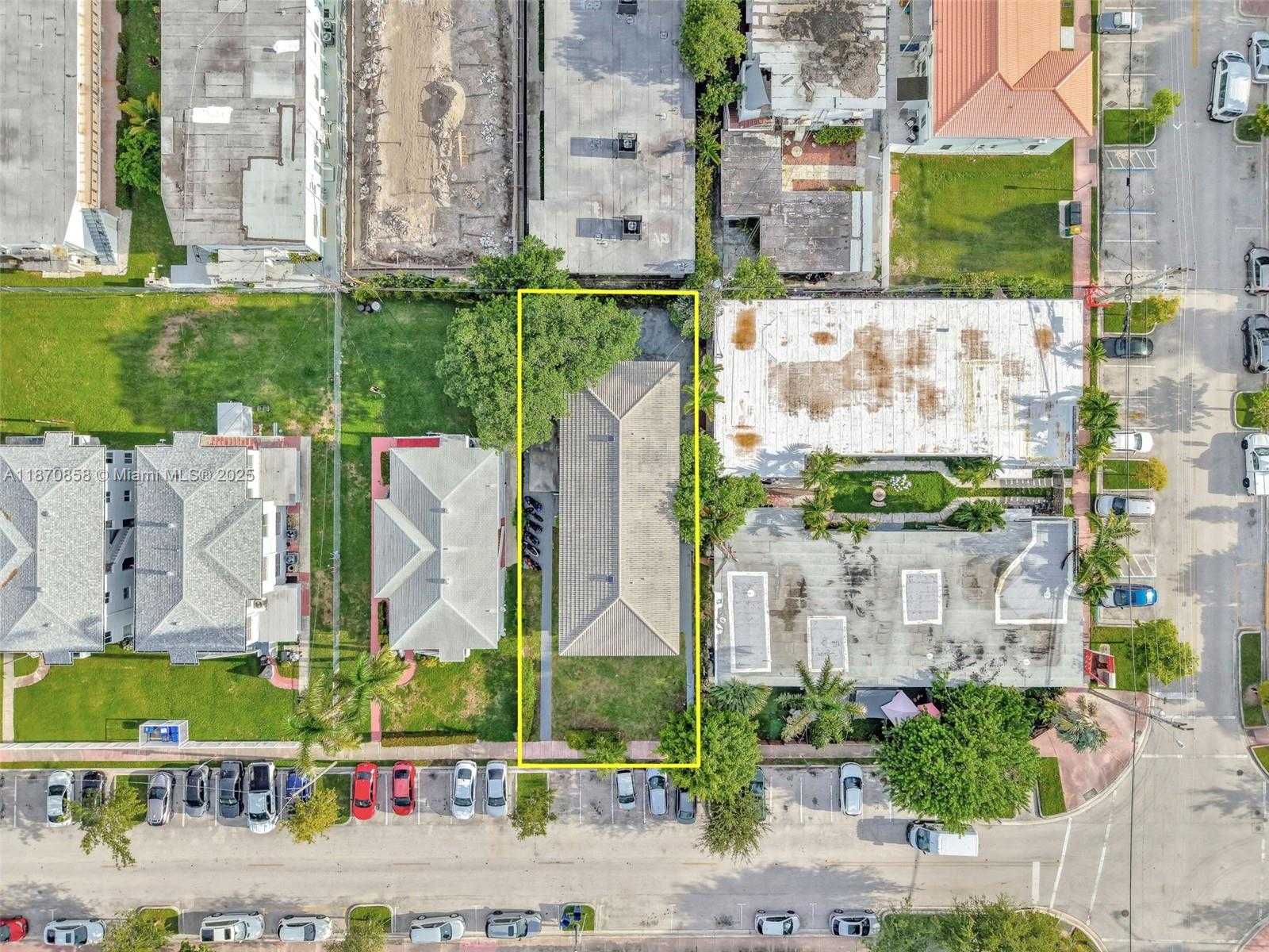 Small Image of 1784 MARSEILLE DR, Miami Beach Number 3