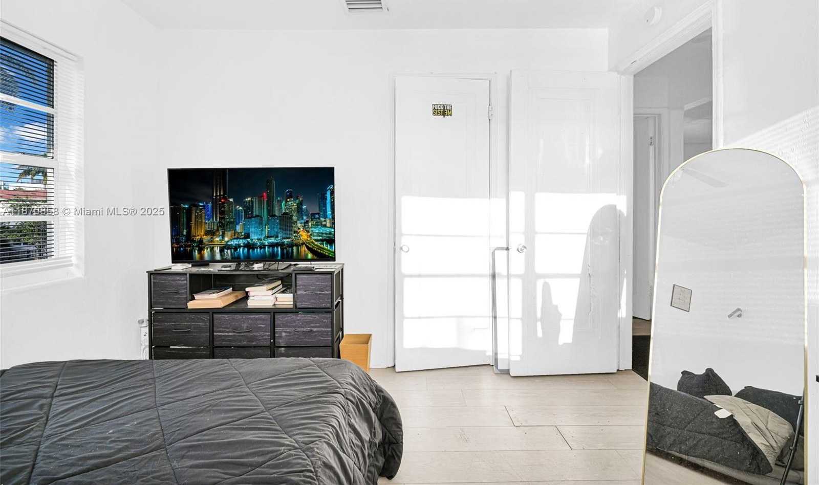 Small Image of 1784 MARSEILLE DR, Miami Beach Number 33