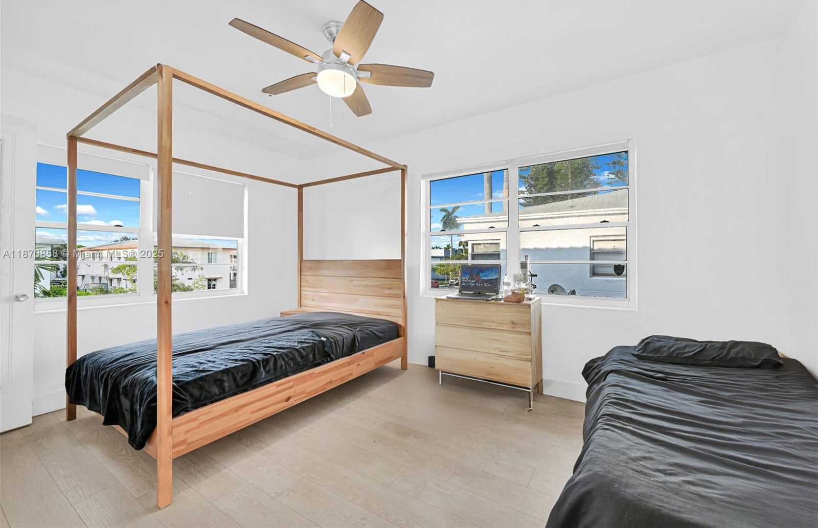 Small Image of 1784 MARSEILLE DR, Miami Beach Number 36