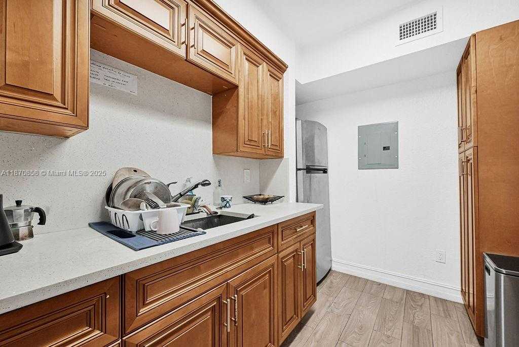 Small Image of 1784 MARSEILLE DR, Miami Beach Number 37
