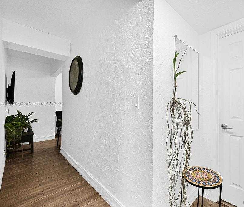 Small Image of 1784 MARSEILLE DR, Miami Beach Number 38