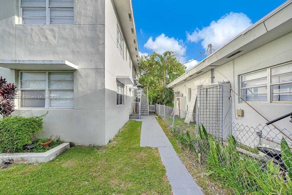 Small Image of 1784 MARSEILLE DR, Miami Beach Number 44
