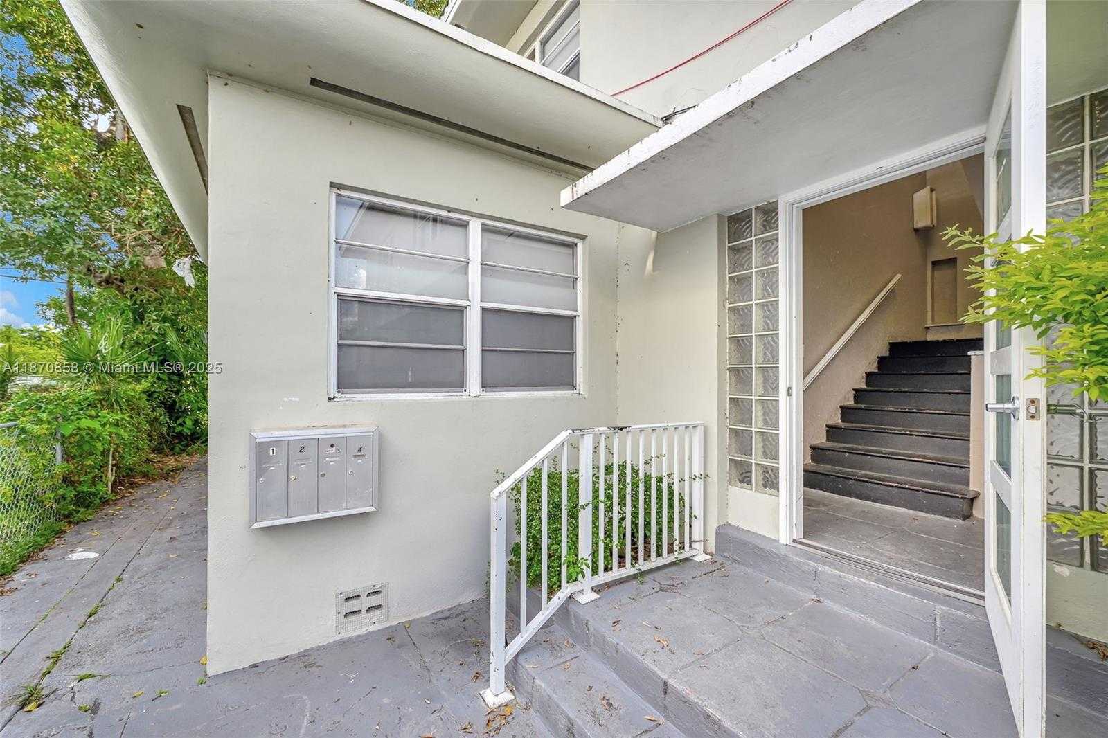 Small Image of 1784 MARSEILLE DR, Miami Beach Number 5