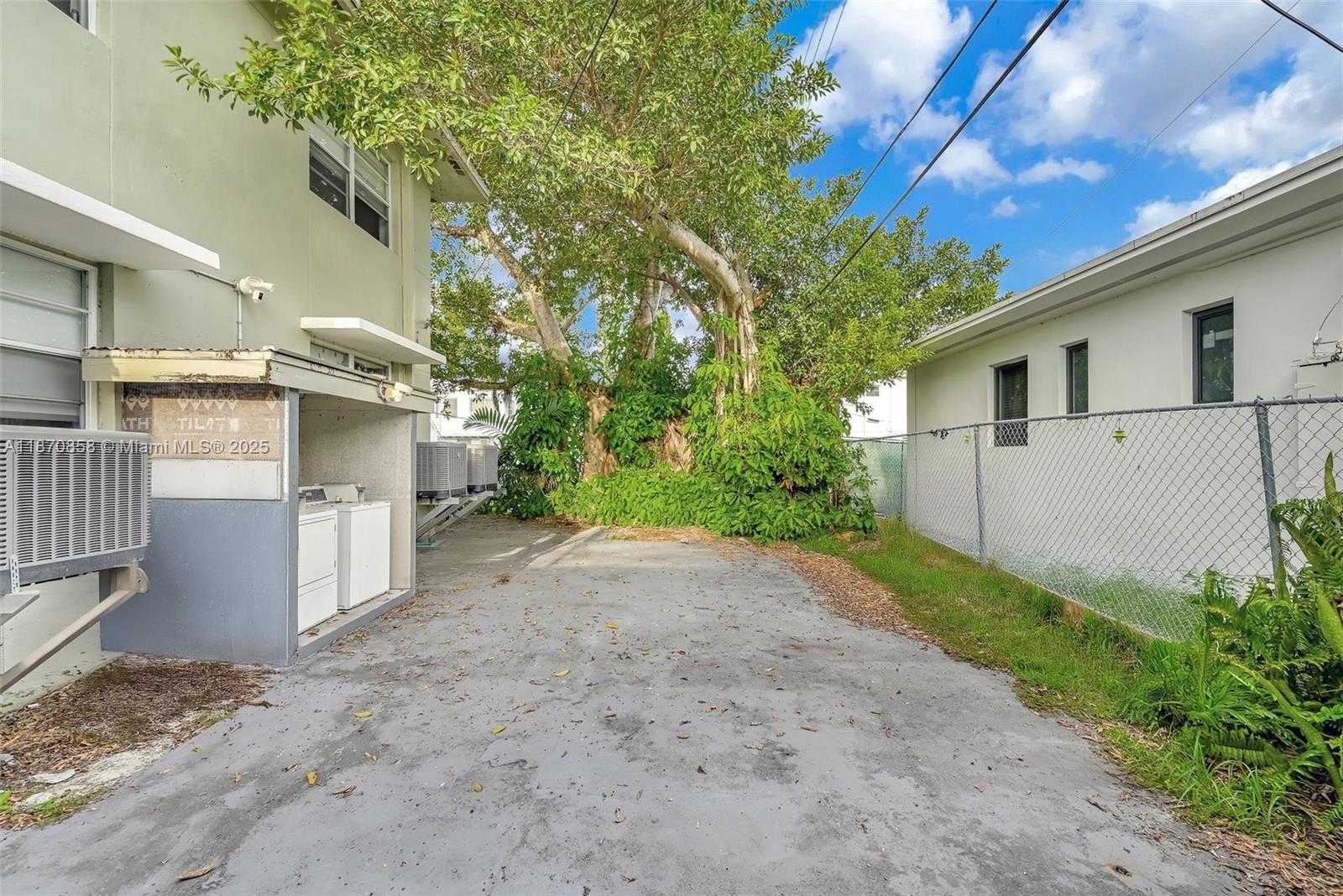 Small Image of 1784 MARSEILLE DR, Miami Beach Number 51
