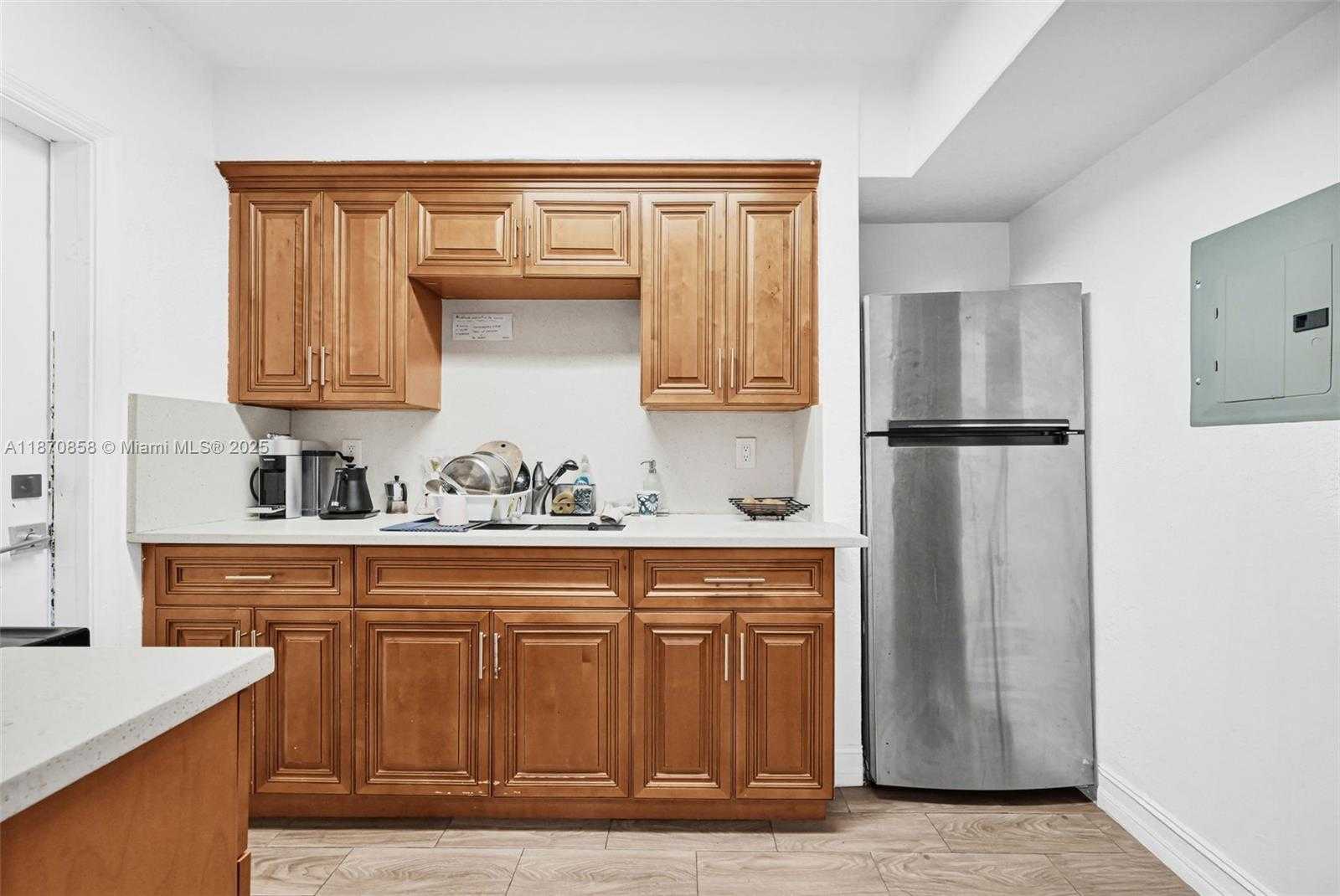 Small Image of 1784 MARSEILLE DR, Miami Beach Number 6