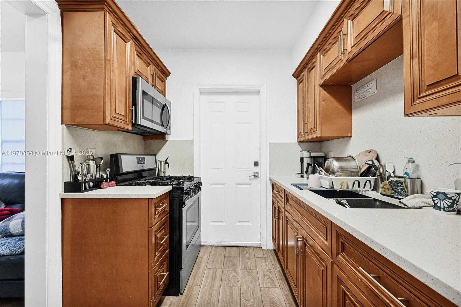 Small Image of 1784 MARSEILLE DR, Miami Beach Number 8