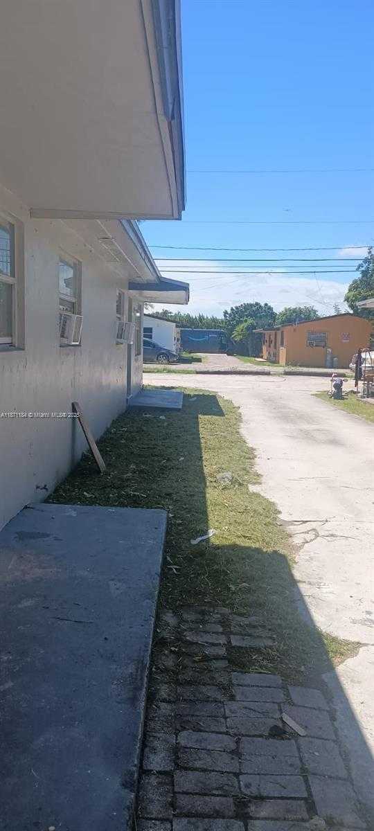 Small Image of 1140 NORTH WEST 9TH ST, Homestead Number 2
