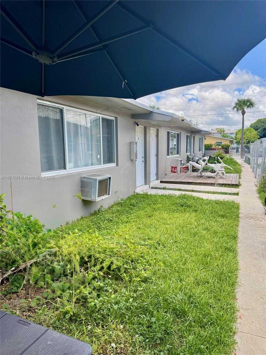 Small Image of 16031 NORTH EAST 19TH PL, North Miami Beach Number 2