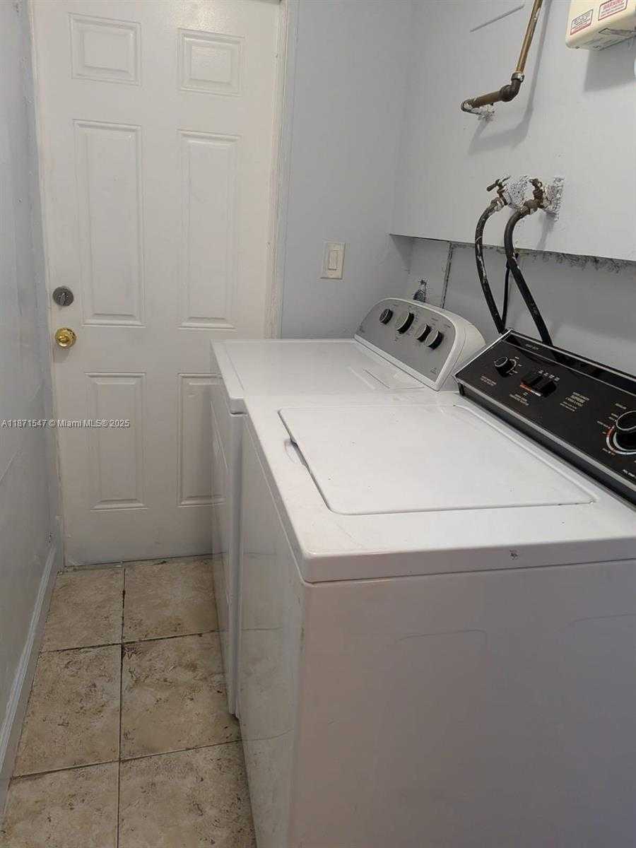 Small Image of 2132 MCKINLEY ST, Hollywood Number 10