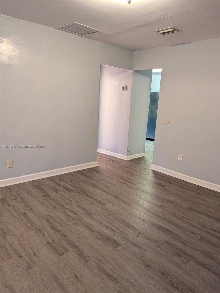 Small Image of 2132 MCKINLEY ST, Hollywood Number 11