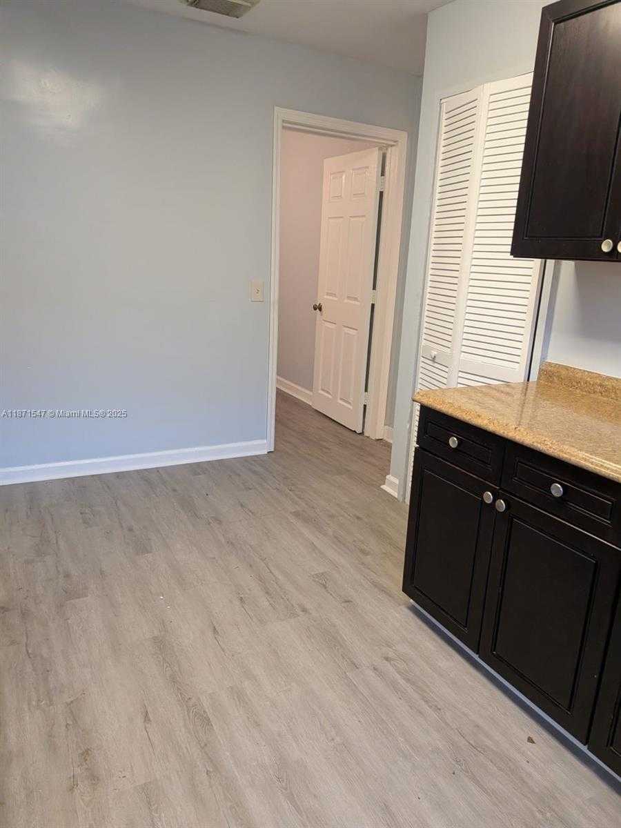 Small Image of 2132 MCKINLEY ST, Hollywood Number 12