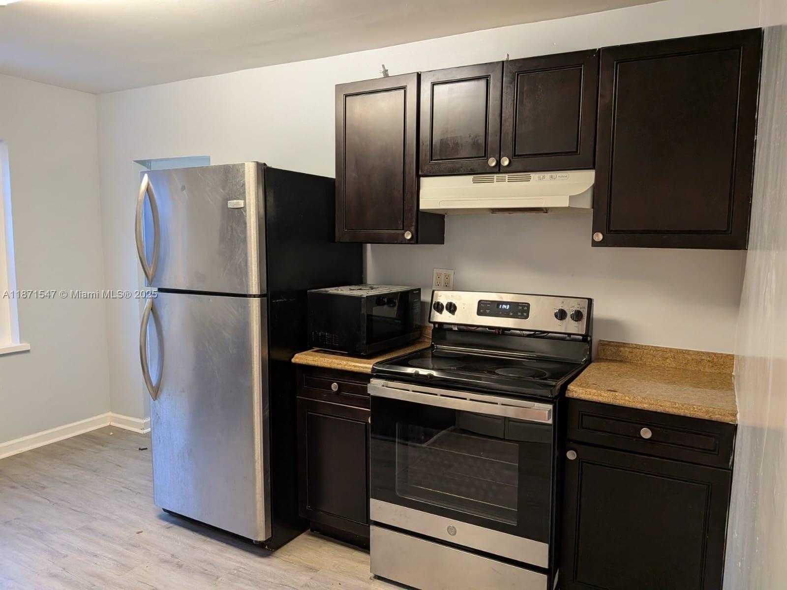 Small Image of 2132 MCKINLEY ST, Hollywood Number 3