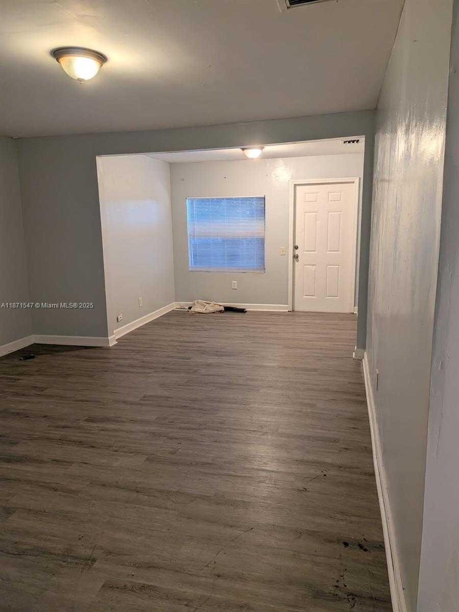 Small Image of 2132 MCKINLEY ST, Hollywood Number 6