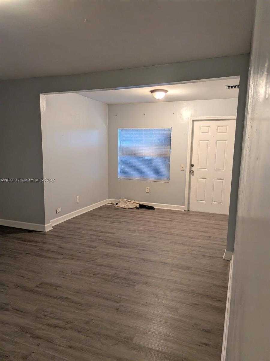 Small Image of 2132 MCKINLEY ST, Hollywood Number 9