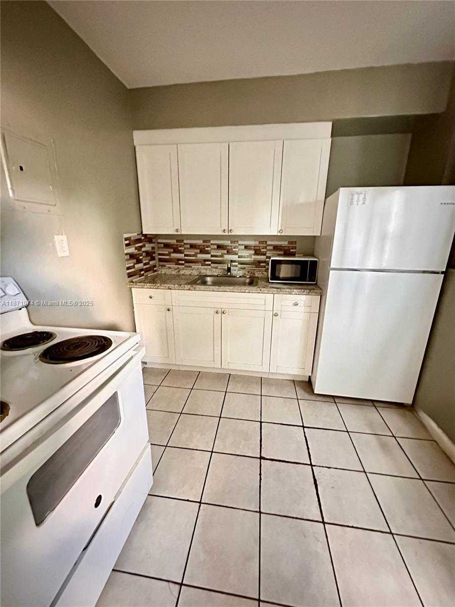 Small Image of 401 NORTH WEST 81ST ST, Miami Number 5
