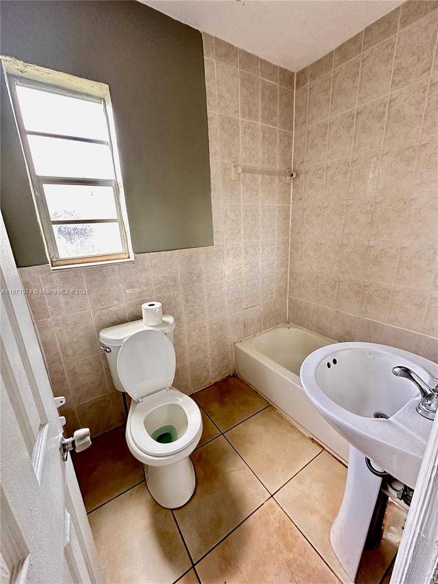 Small Image of 401 NORTH WEST 81ST ST, Miami Number 6