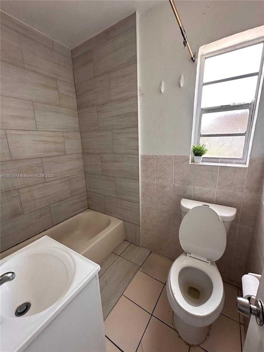 Small Image of 401 NORTH WEST 81ST ST, Miami Number 7