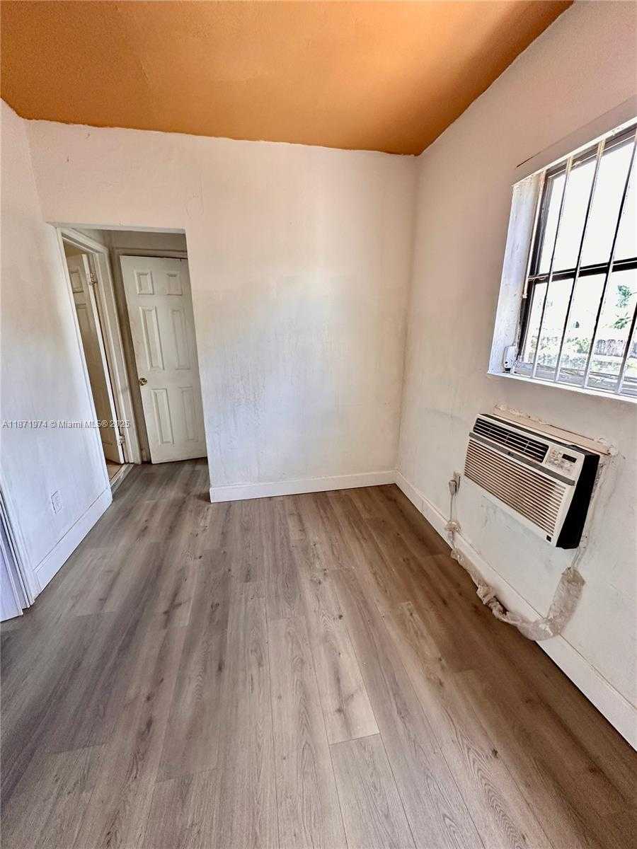 Small Image of 401 NORTH WEST 81ST ST, Miami Number 9