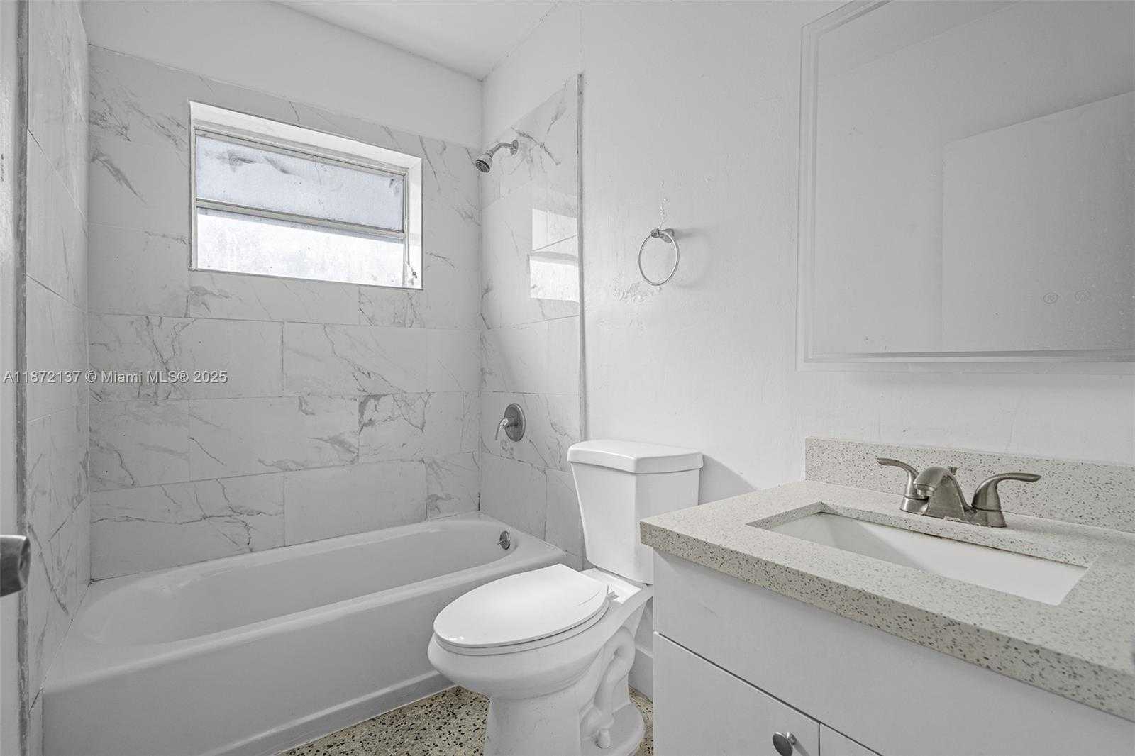 Small Image of 11330 PEACHTREE DR, Miami Number 10