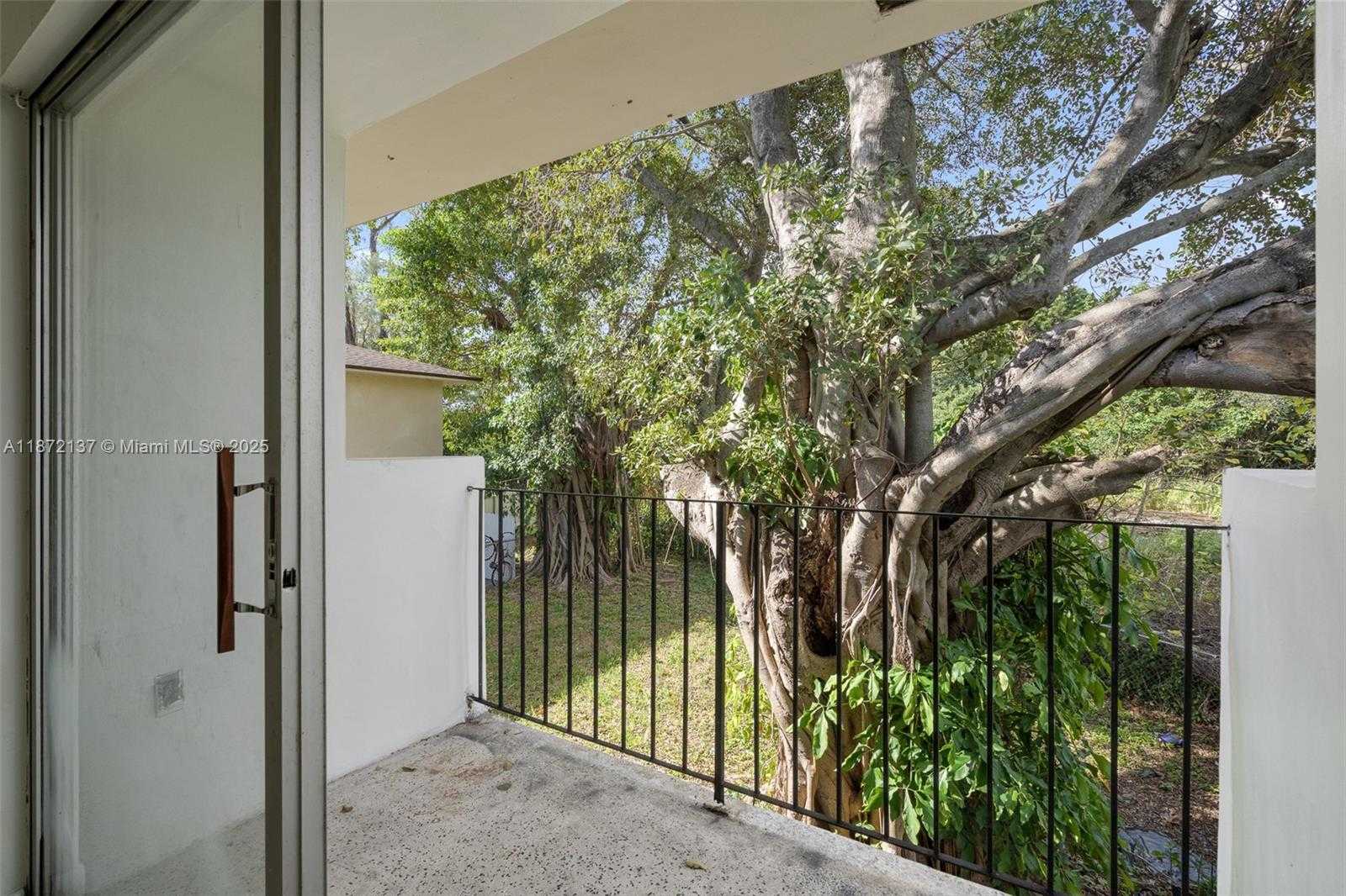Small Image of 11330 PEACHTREE DR, Miami Number 12