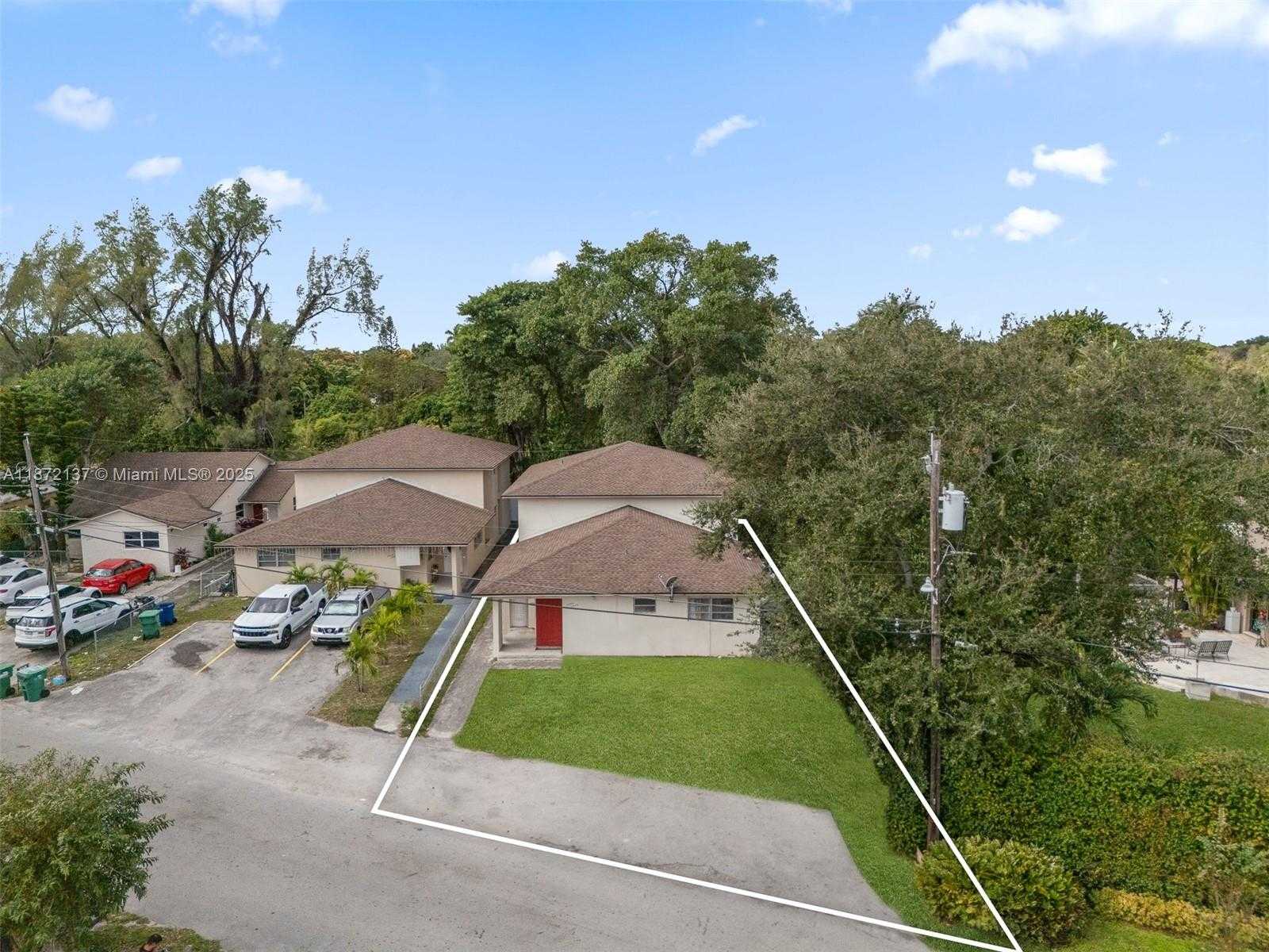 Small Image of 11330 PEACHTREE DR, Miami Number 2