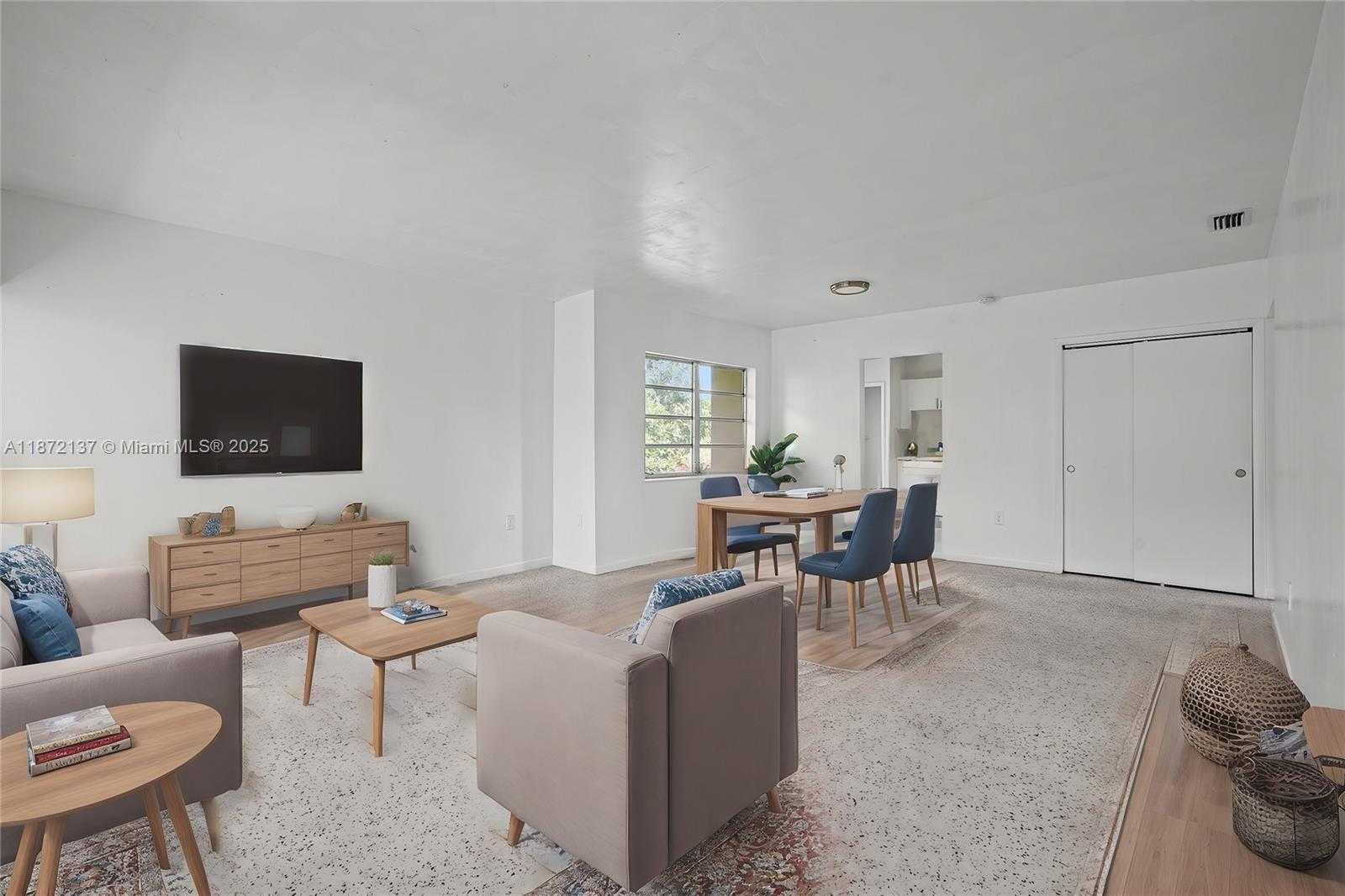 Small Image of 11330 PEACHTREE DR, Miami Number 4