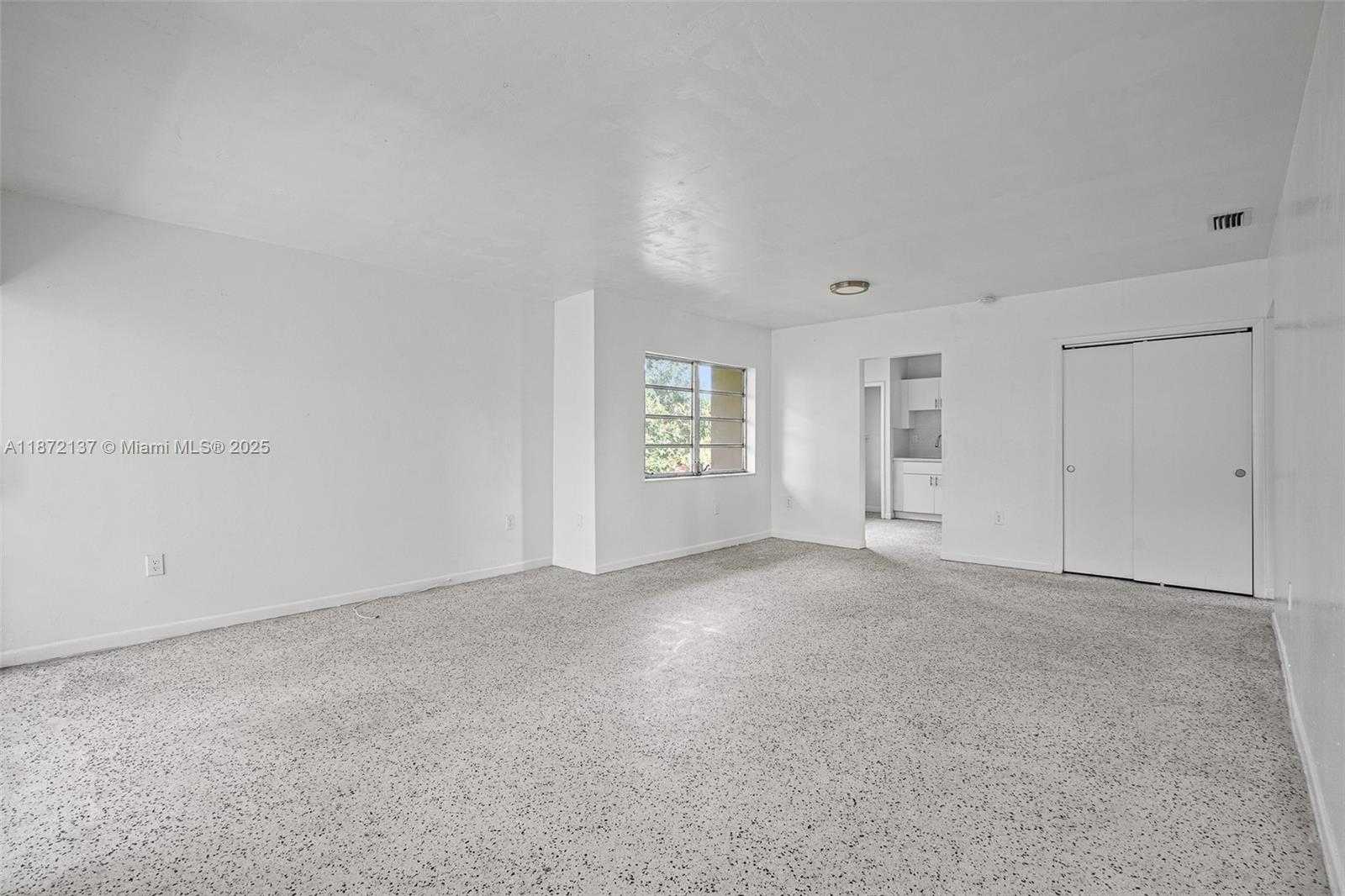 Small Image of 11330 PEACHTREE DR, Miami Number 5
