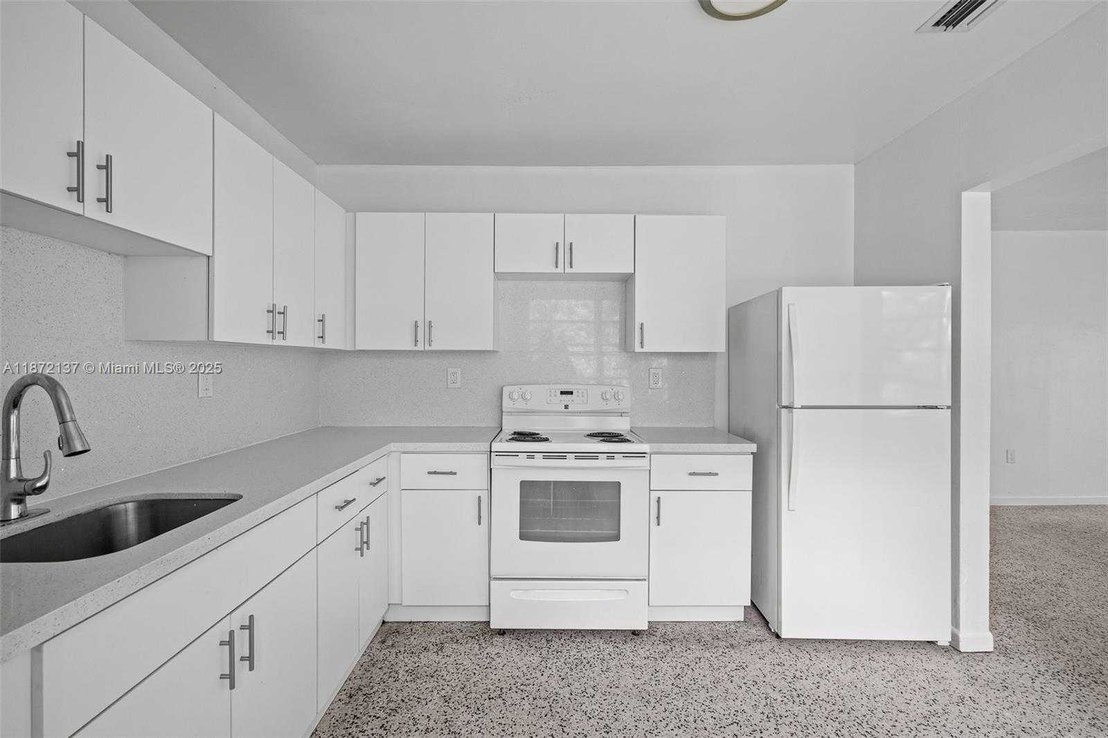 Small Image of 11330 PEACHTREE DR, Miami Number 7