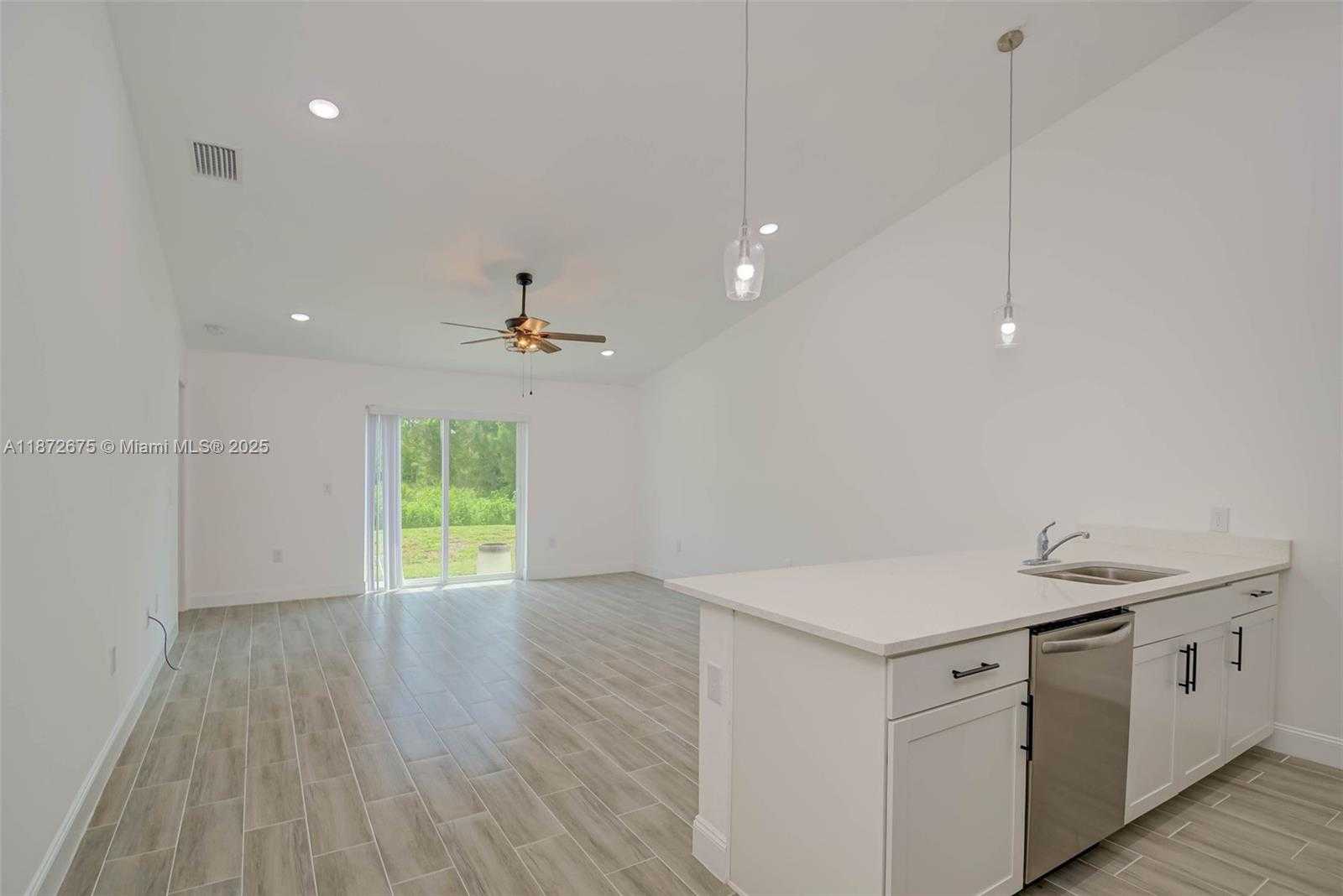 Small Image of 849 BEDFORD DR, Lehigh Acres Number 4