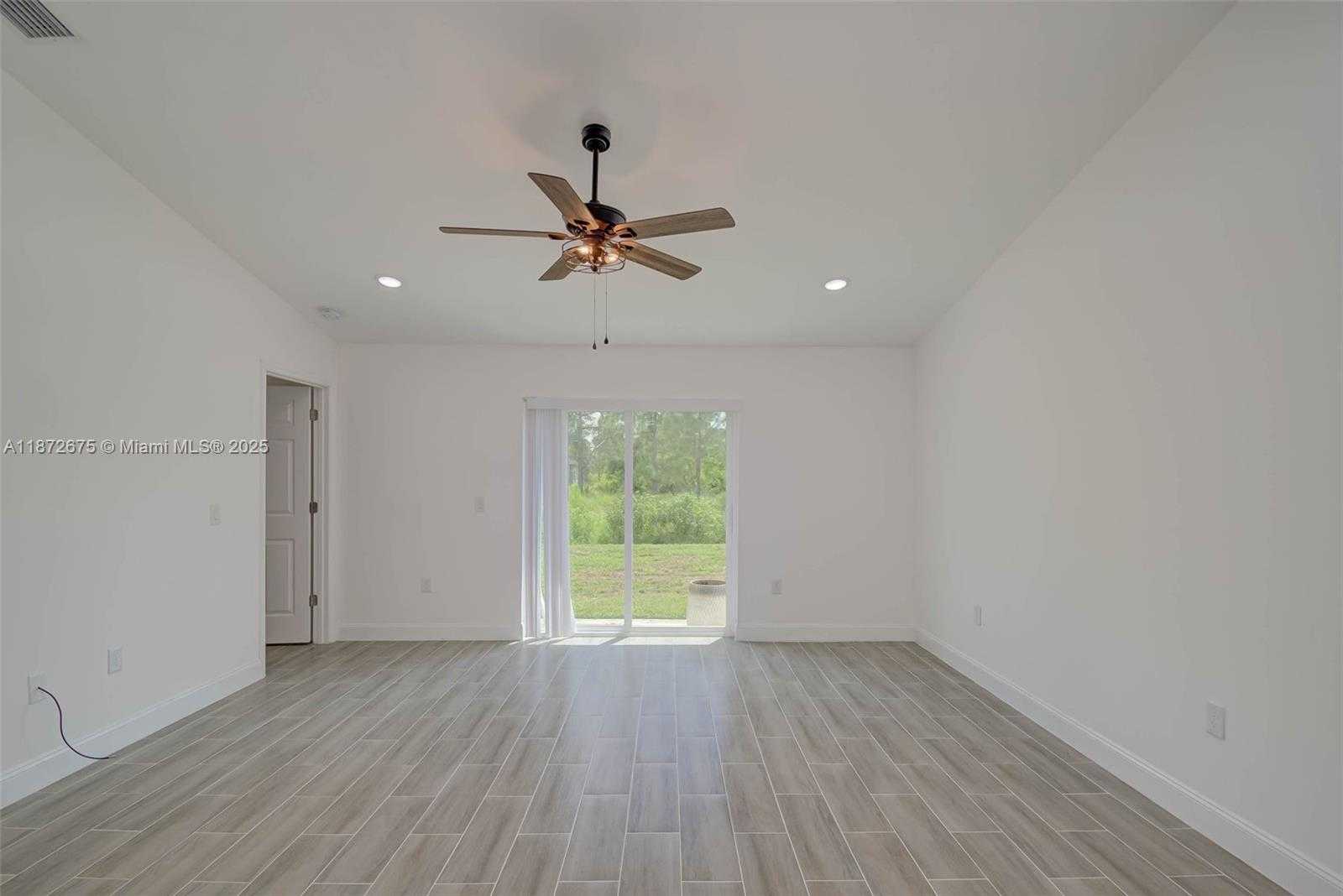 Small Image of 849 BEDFORD DR, Lehigh Acres Number 5