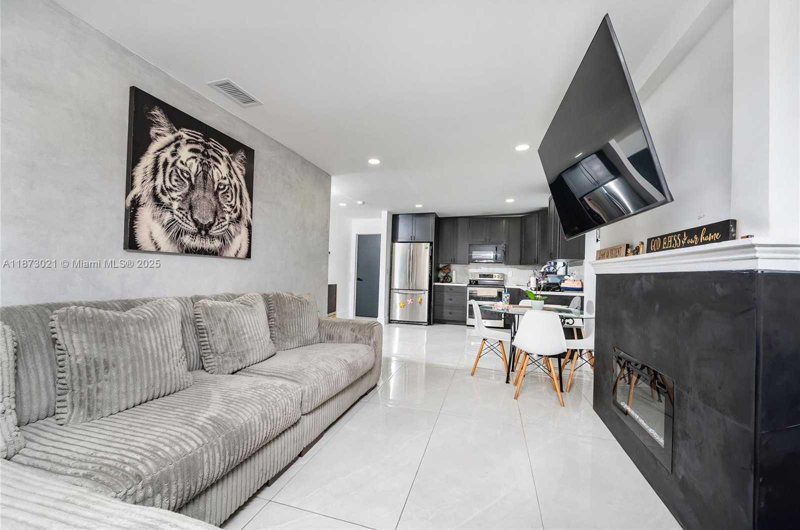 Small Image of 1946 NORTH WEST 49TH ST, Miami Number 10