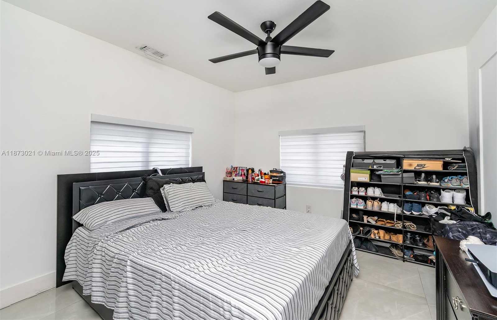 Small Image of 1946 NORTH WEST 49TH ST, Miami Number 13