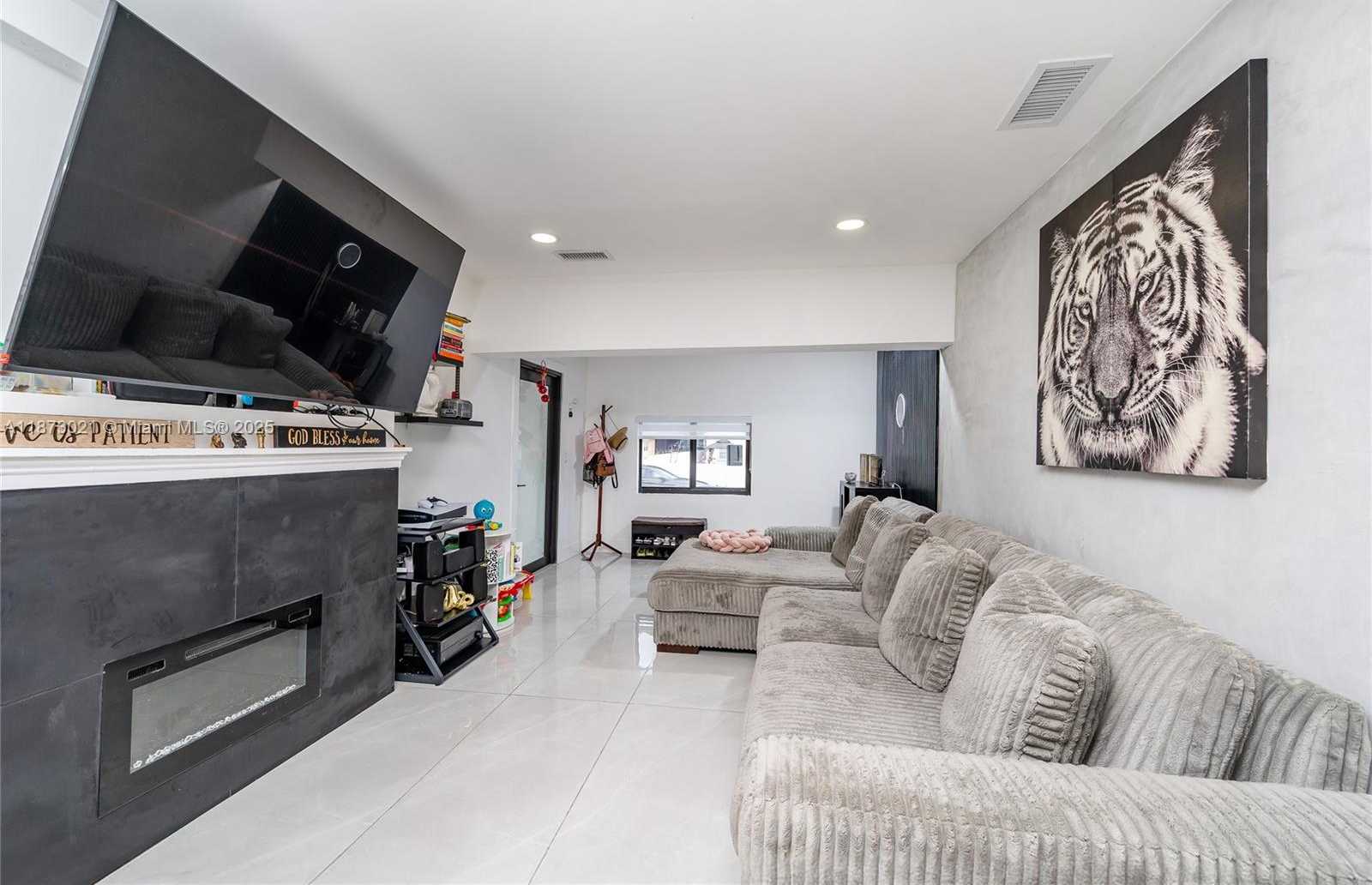 Small Image of 1946 NORTH WEST 49TH ST, Miami Number 9